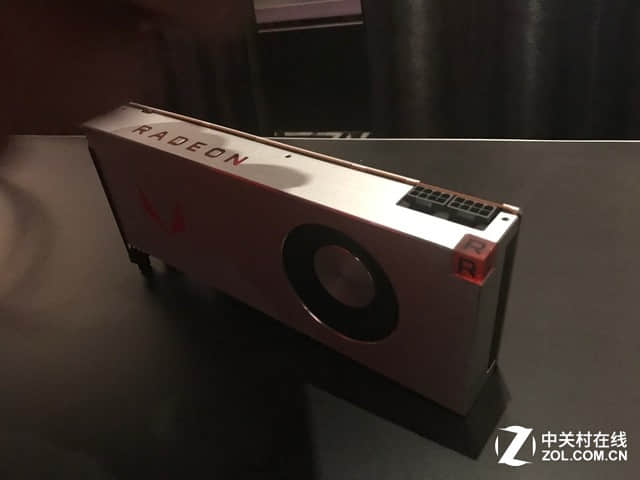 AMD VEGA游戏旗舰卡双版真身曝光
