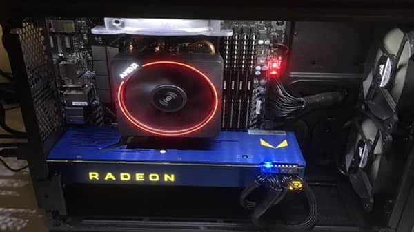 AMD Vega显卡真身亮相：蓝色帅气信仰等加持