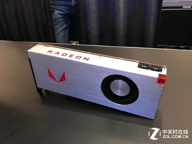 AMD VEGA游戏旗舰卡双版真身曝光