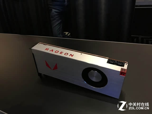 AMD VEGA游戏旗舰卡双版真身曝光