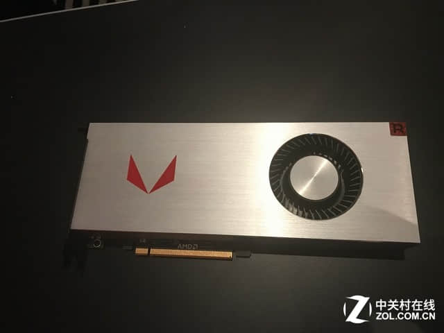 AMD VEGA游戏旗舰卡双版真身曝光