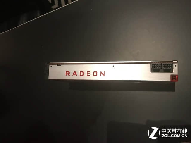 AMD VEGA游戏旗舰卡双版真身曝光