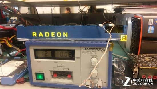 AMD RX Vega显卡照片泄露：红黑色搭配